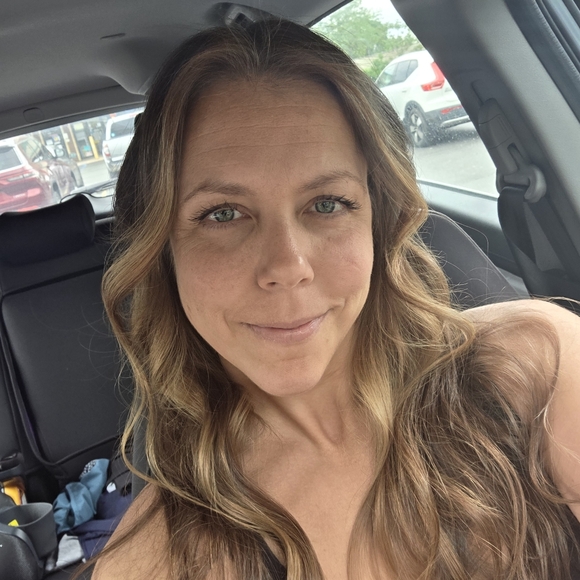 Meet your Posher, Erin - Picture 3 of 3